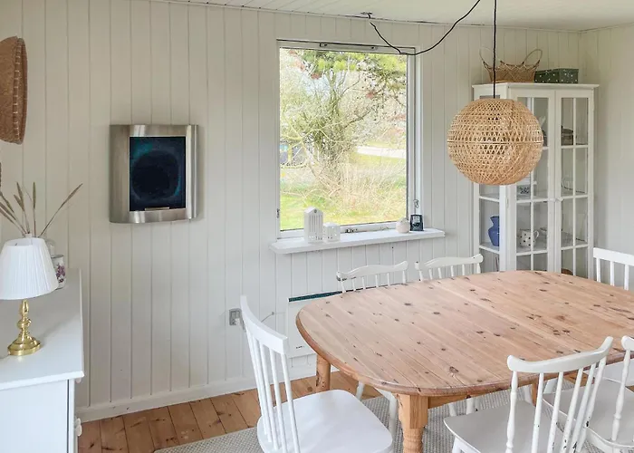 Dom wakacyjny 2 Bedroom Lovely In